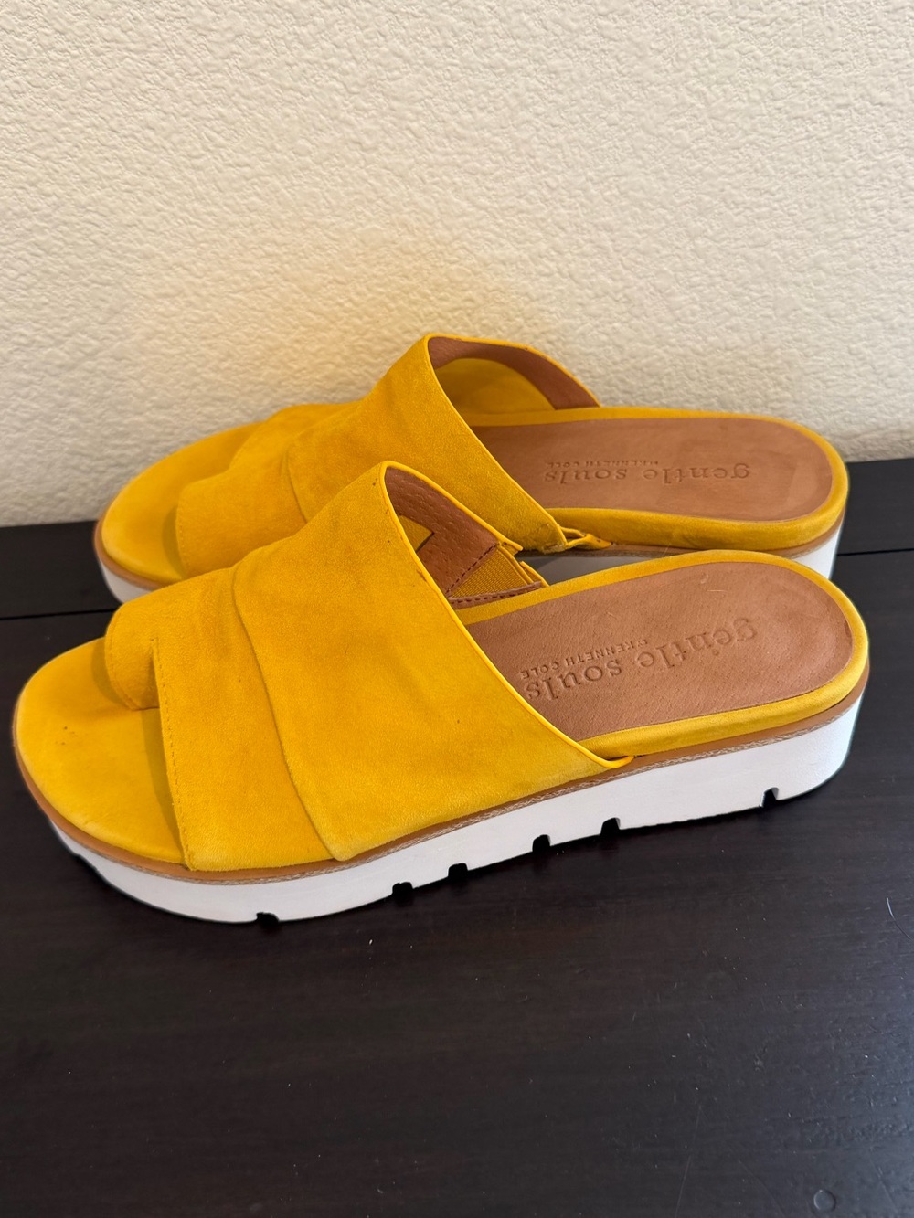Gentle Souls Kenneth Cole Yellow Suede Slide Sandals with Platform Sole 7
